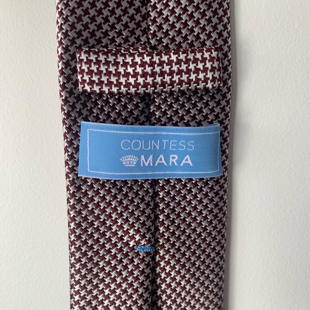 Sleek Gray and Maroon Tie - Picture 2 of 3